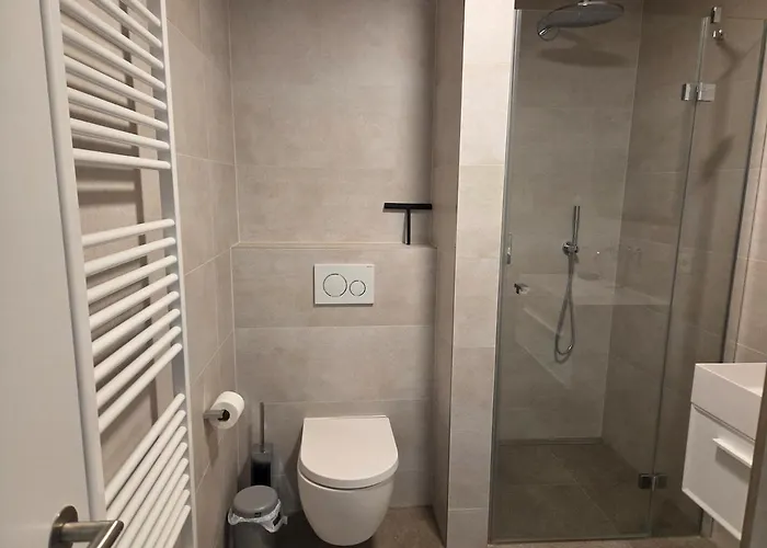 3rd Floor High-end 1br In Lux-belair With Parking *