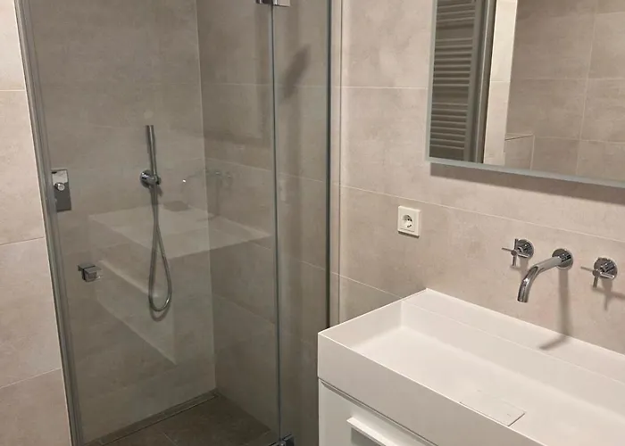 3rd Floor High-end 1br In Lux-belair With Parking *