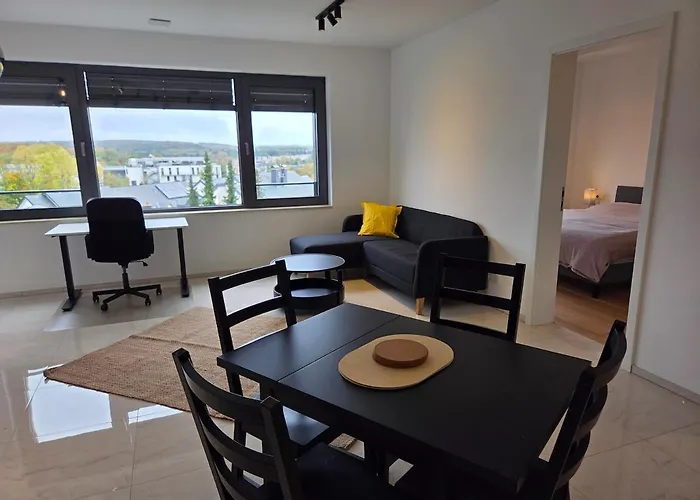 3rd Floor High-end 1br In Lux-belair With Parking 아파트