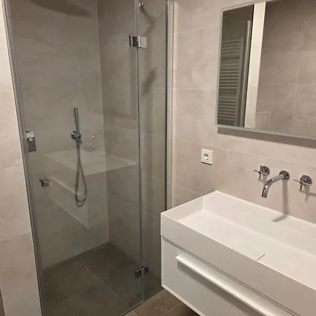 3rd Floor High-end 1br In Lux-belair With Parking *