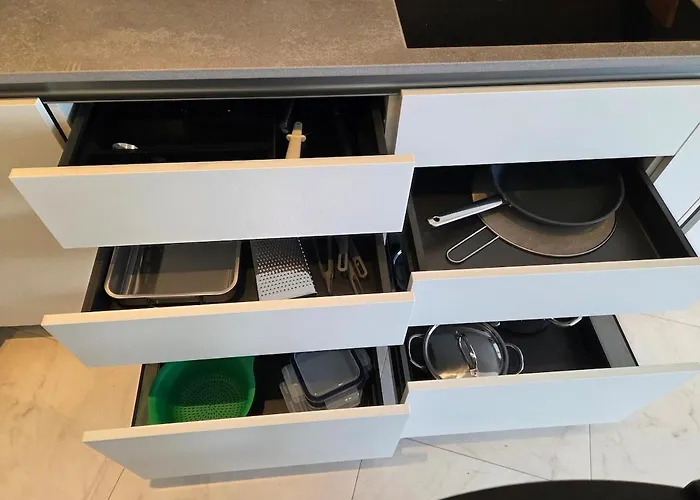 3rd Floor High-end 1br In Lux-belair With Parking